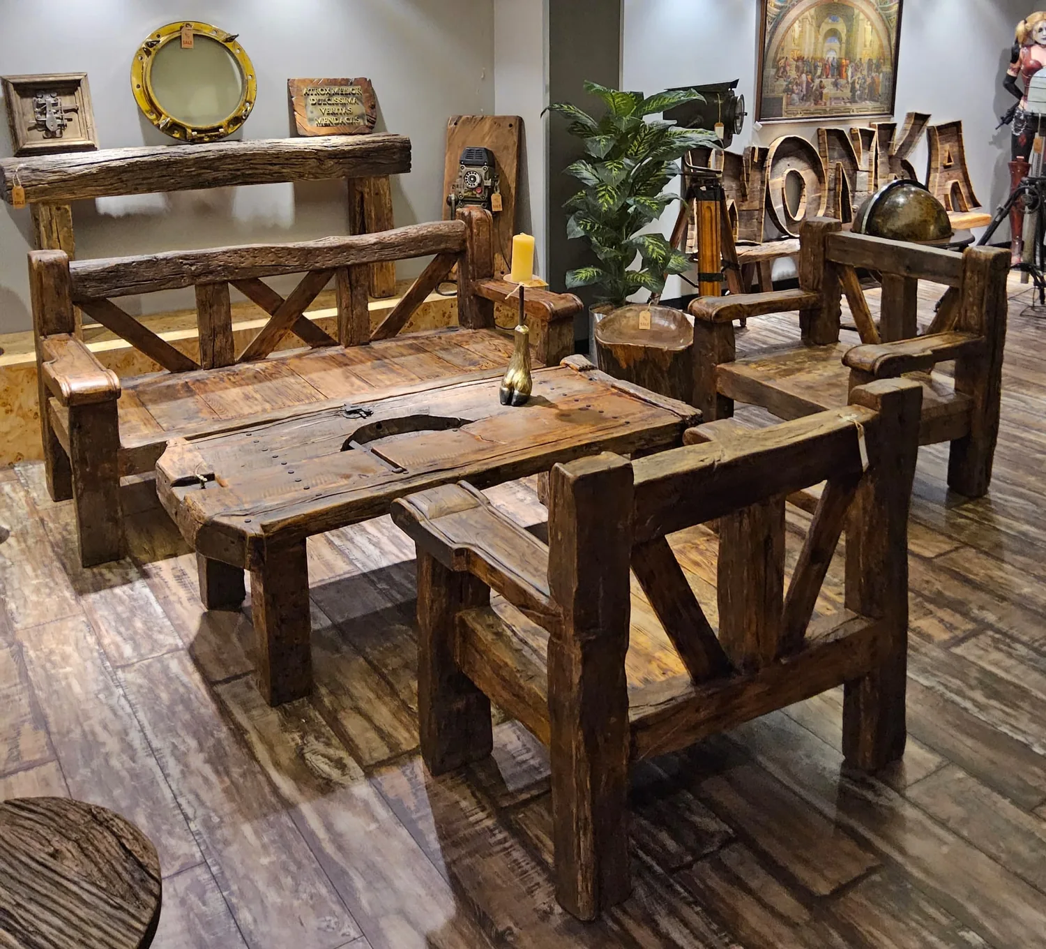 Eski ahşap bank | Balat Furniture Bursa Eski ahşap bank, iki koltuk ve masa takımı