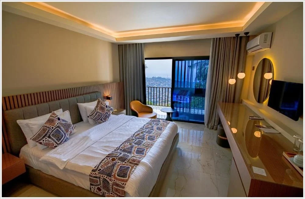 Country Lodge Hotel, Freetown, Sierra Leone: otel mobilyaları projesi