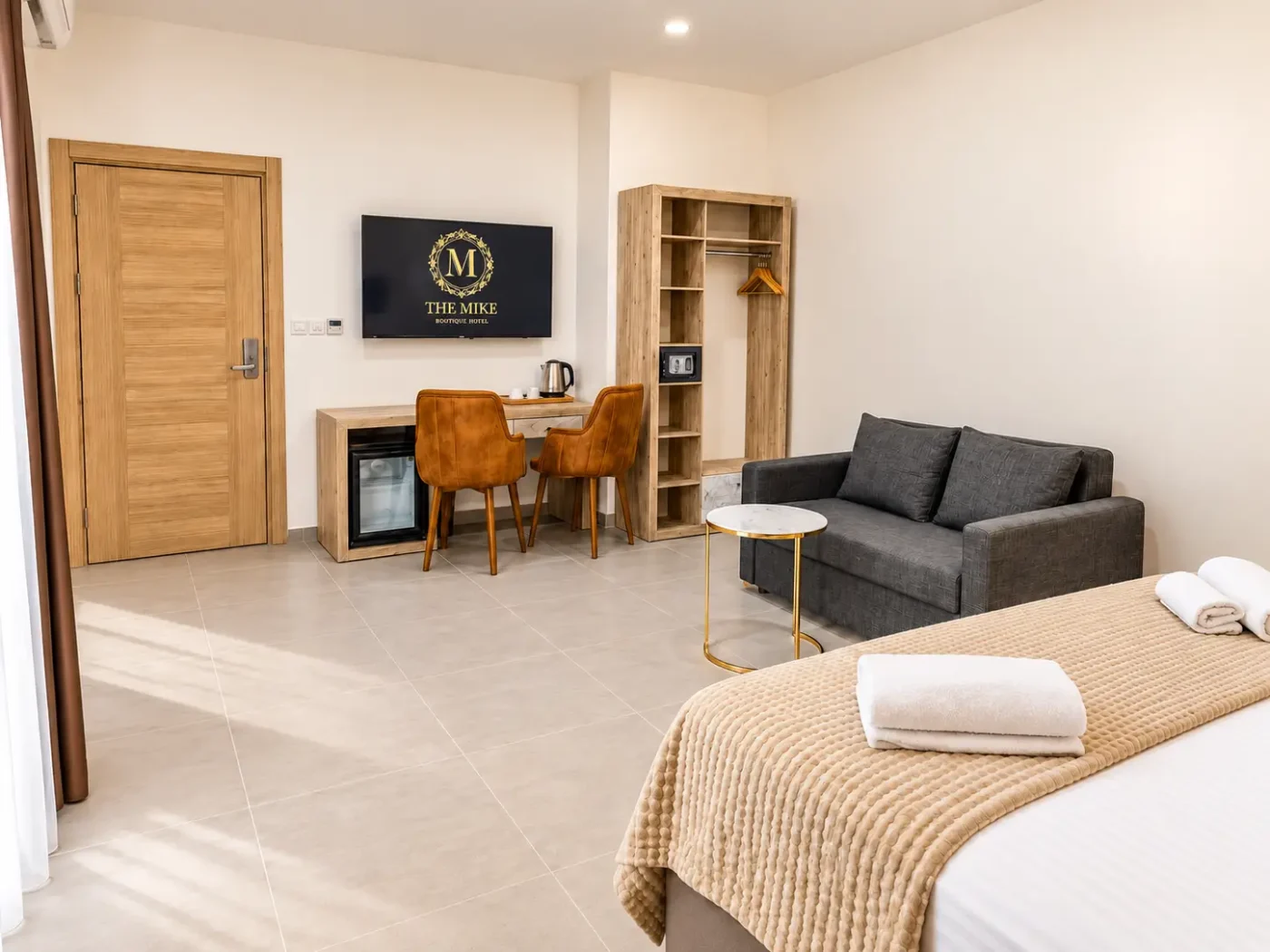 The Mike Hotel, Cospicua, Malta: otel mobilyaları projesi