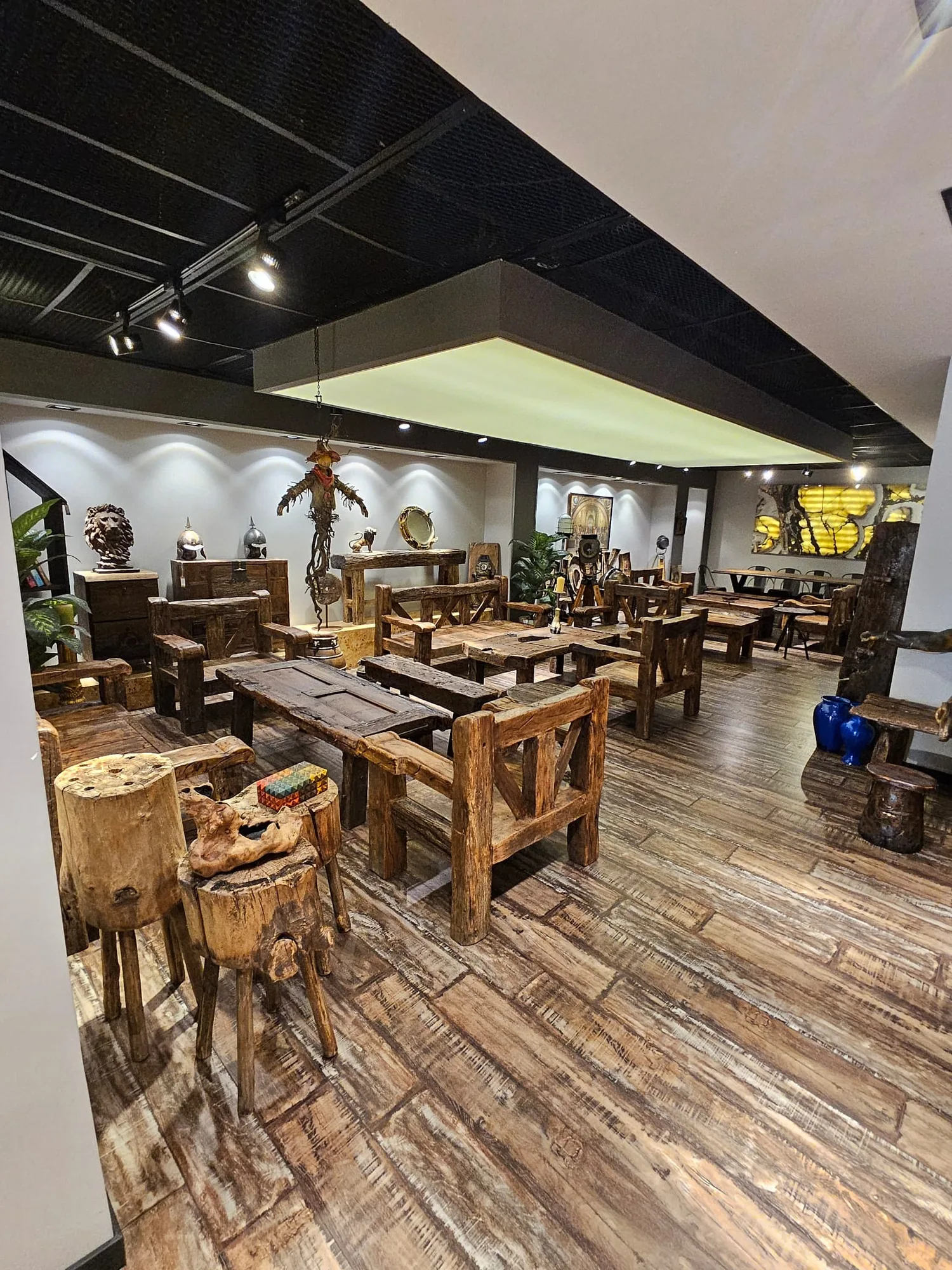 Showroomda masalar