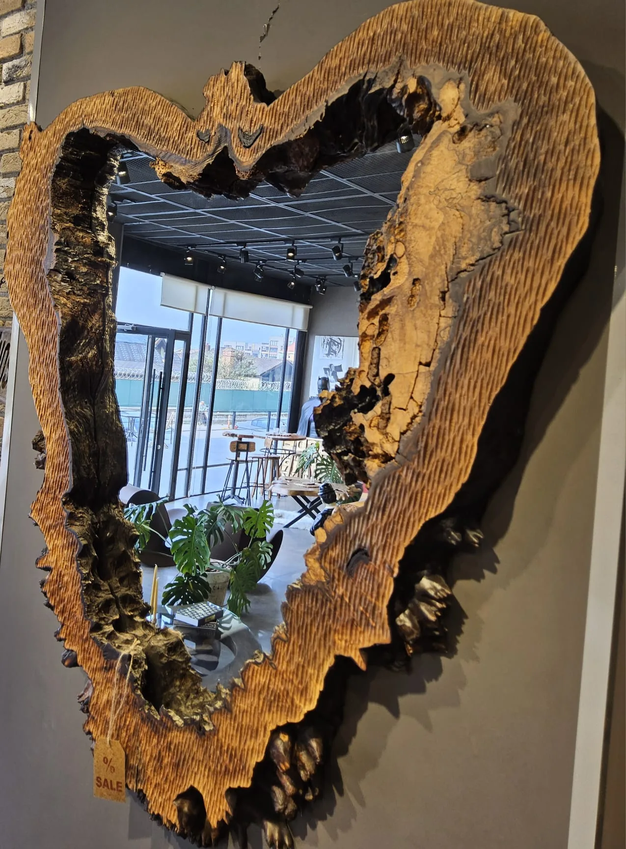 Kalp ayna, showroomda